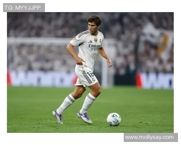 皇马反击良机浪费巴尔韦德妙传贡萨洛射门受阻左路空当无人利用 皇马反击良机浪费巴尔韦德妙传贡萨洛射门受阻左路空当无人利用