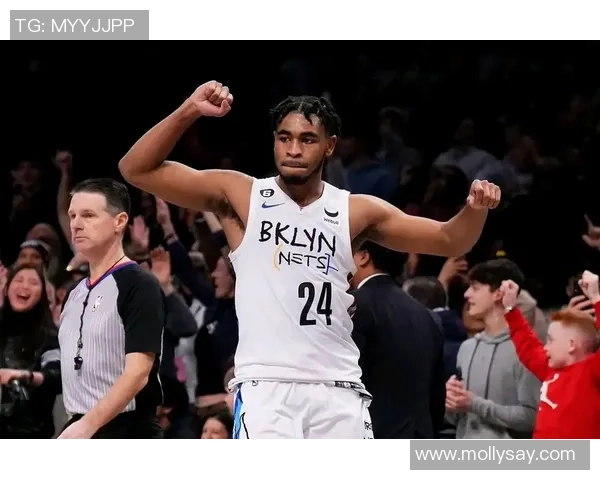 惠特摩尔替补出战贡献14分5篮板 其中2个前场篮板助力球队表现 惠特摩尔替补出战贡献14分5篮板 其中2个前场篮板助力球队表现