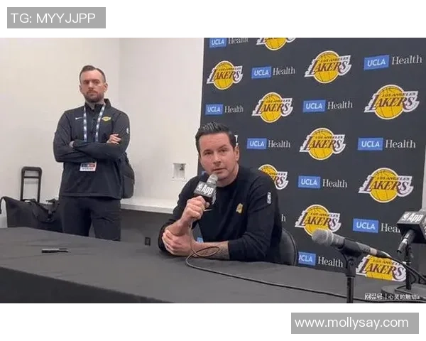 雷迪克：收官战先发阵容与揭幕战对勇士相同